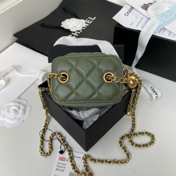 Chanel Mini Dark Green Cosmetics Bag - Image 7